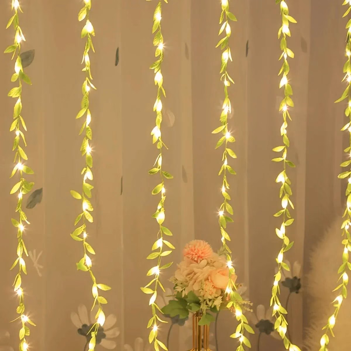 Cortina de Luzes Natalinas com Folhas – Encanto e Magia em Cada Detalhe - Image 6