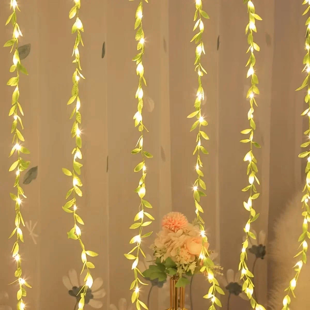 Cortina de Luzes Natalinas com Folhas – Encanto e Magia em Cada Detalhe - Image 9