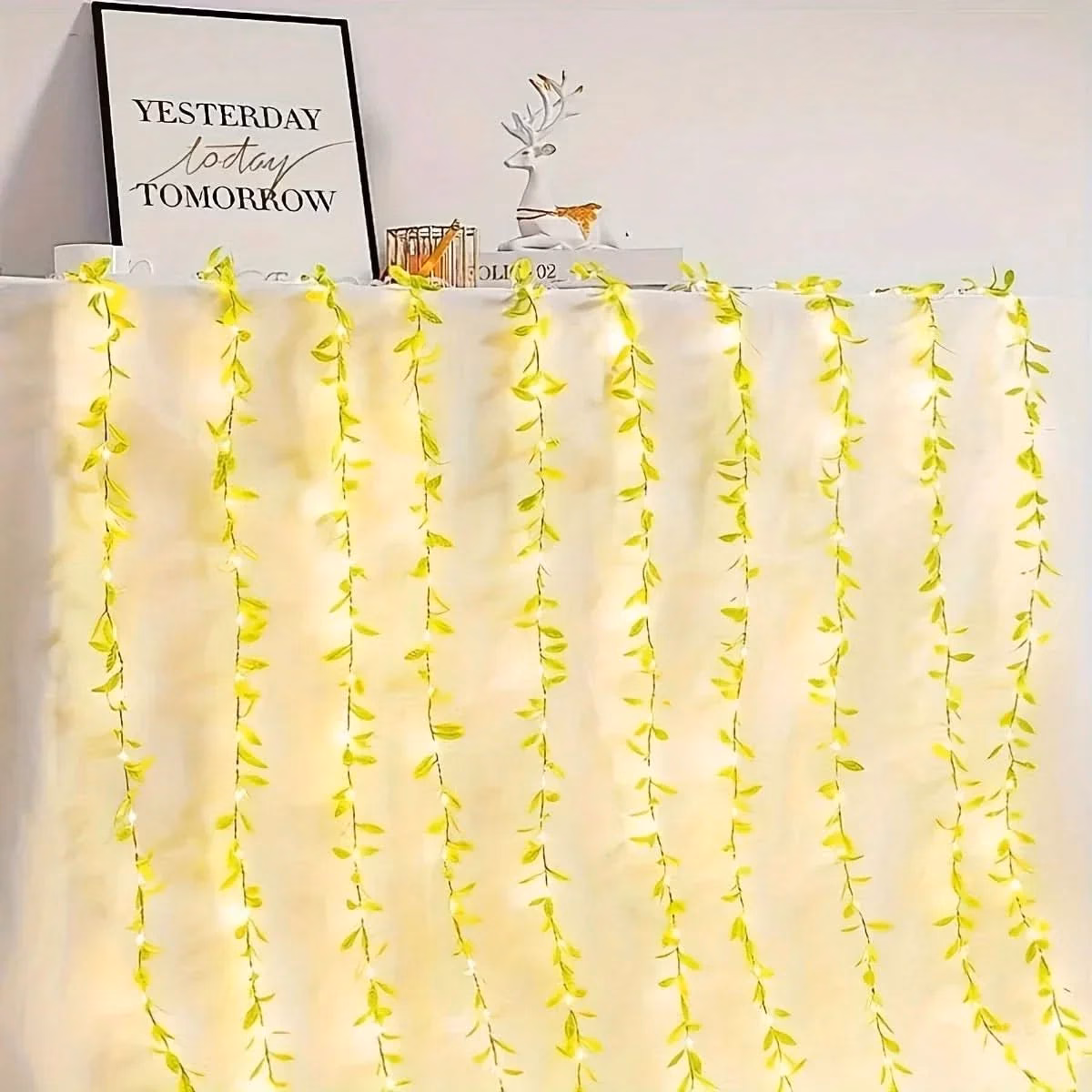 Cortina de Luzes Natalinas com Folhas – Encanto e Magia em Cada Detalhe - Image 4