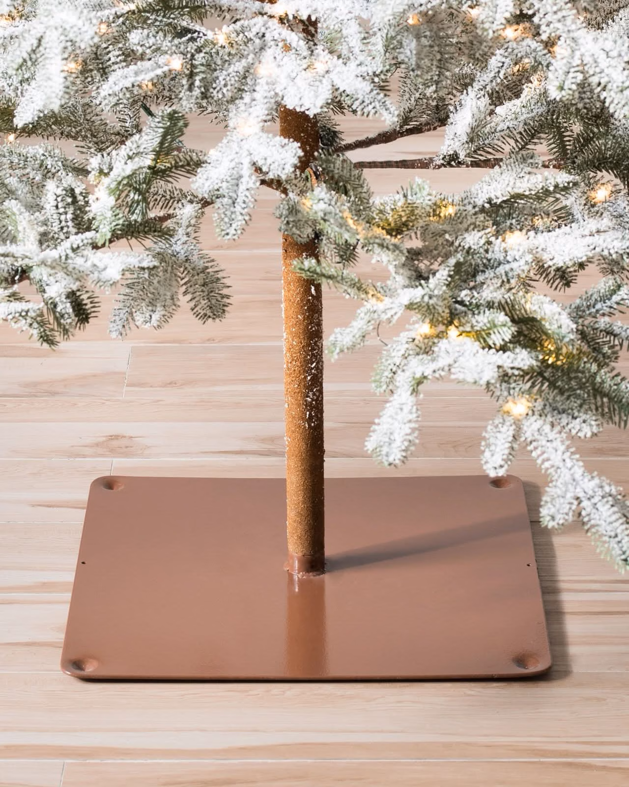 Árvore de Natal Nevada com Galhos Nevados, Suporte Metálico e Micro LEDs Embutidos - Image 5